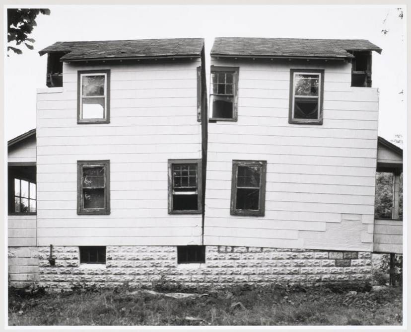 Gordon-Matta-Clark-Splitting-1974-Englewood-New-Jersey.-1-1-800x644@2x